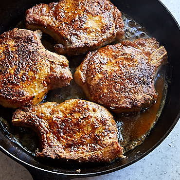 Simple Southern Fried Pork Chops. | ifoodblogger.com