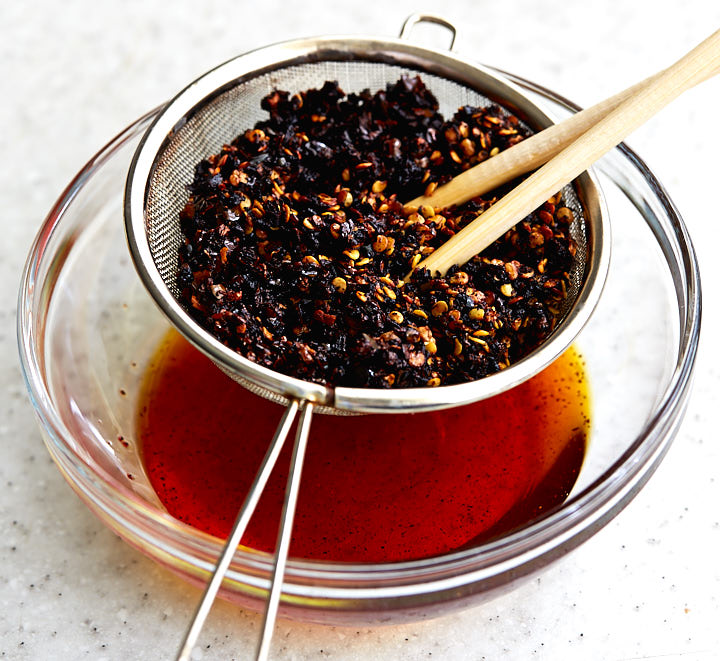 Making Szechuan pepper hot oil.