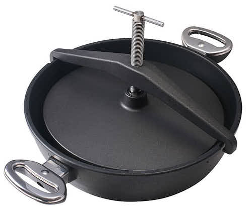 Frying pan with a press for making chicken tabaka.