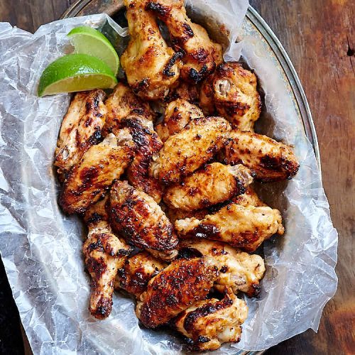 Broiled chicken wings - succulent and delicious, cooked in just 20 minutes. Forget about baked chicken wings. This is the best chicken wings recipe. These are some of the tastiest oven cooked chicken wings, period. Perfect for game days and parties. | ifoodblogger.com