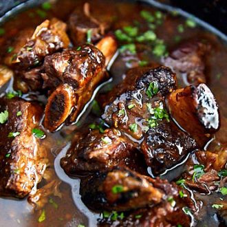 Slow cooker beef short ribs | ifoodblogger.com