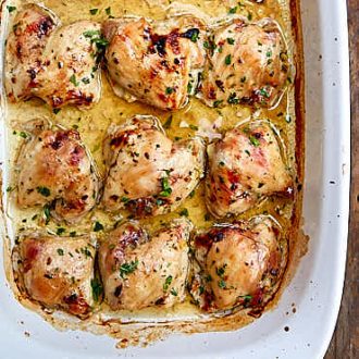 Bake chicken thighs, boneless and skinless, seasoned with maple syrup, apple cider vinegar, garlic, fresh parsley and sesame oil. Tender, slightly sweet and tart, and absolutely delicious. | ifoodblogger.com