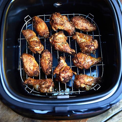 The preparation process for air fryer chicken wings - a few simple steps and 20 minutes to fry. | ifoodblogger.com