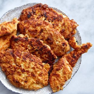 Super Tender Fried Chicken Breast. It's very quick to prepared and is ridiculously delicious. | ifoodblogger.com