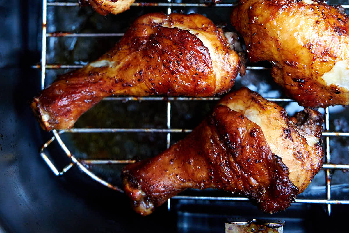 Air fryer chicken legs that are tender and juicy on the inside and crispy and caramelized on the outside. They are like grilled, only quicker and without a fuss. The best air fried chicken legs, period. Perfect for parties and game days as take less than 30 minutes to make. | ifoodblogger.com